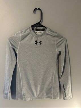 Under Armour Boy’s Medium Light Gray Long-Sleeve Performance Tee